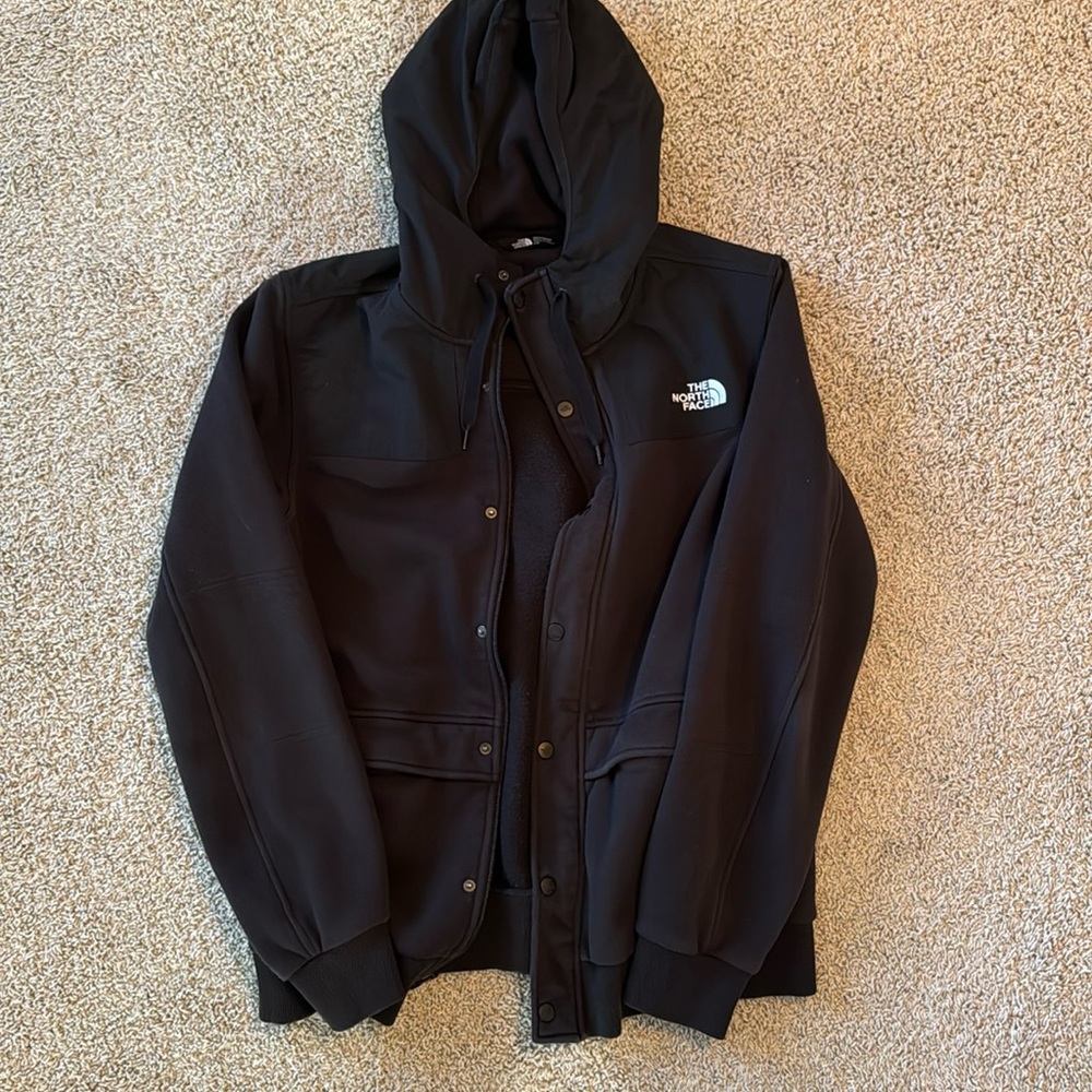 Men’s Northface sweatshirt snap jacket. Size large. Color black. Excellent.